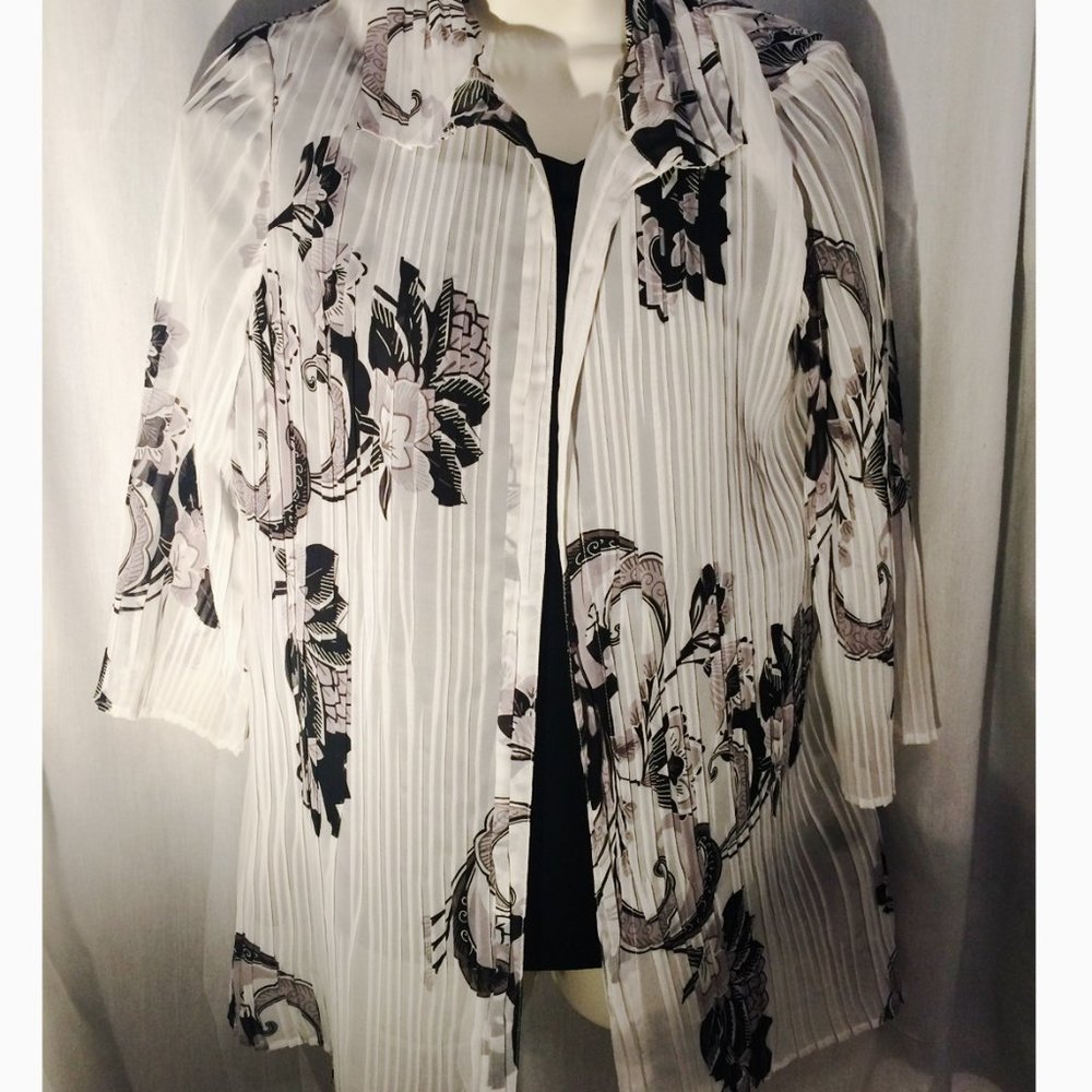 Travelers Collection by Chico's Black White Bold Design Sheer Blouse Cover Up